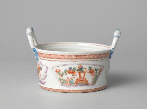 Butter tub with flower vases in panels