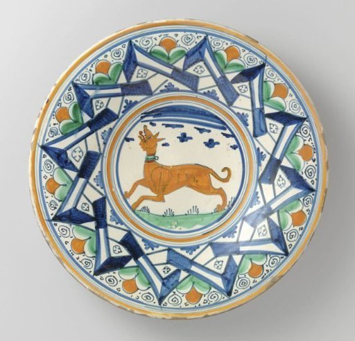 Dish, multicolored painted with a dog on the flat surface, surrounded by two interlacing and crossing zigzag lines