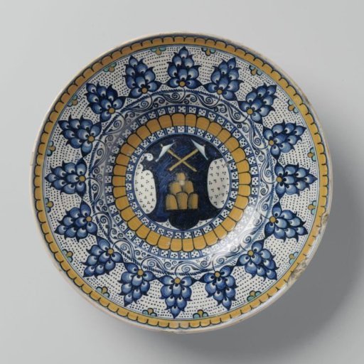 Plate with a domed center, polychrome painted with a coat of arms containing six mountains and two crossed hammers
