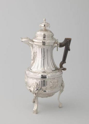 Coffee pot on three legs, with fluted neck