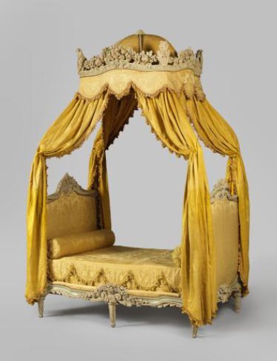 Curtain of the Lit à la Polonaise