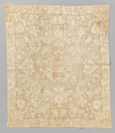 Christening gown with embroidery; point de Dresde and fils tirés