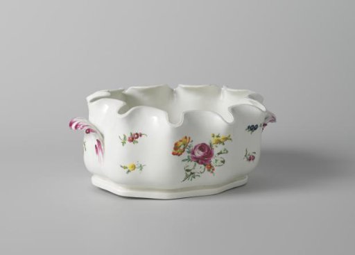 Glass cooler (seau crenelé) with bouquets and flower sprays
