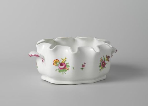 Glass cooler (seau crenelé) with bouquets and flower sprays