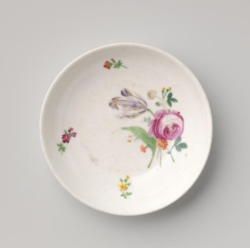 Saucer with a bouquet and flower sprays