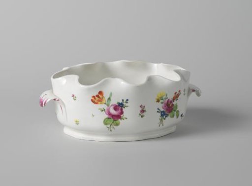 Glass cooler (seau crenelé) with bouquets and flower sprays