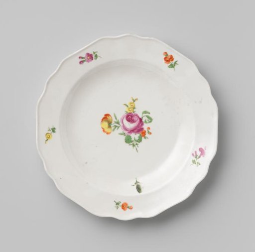 Plate with a bouquet and flower sprays