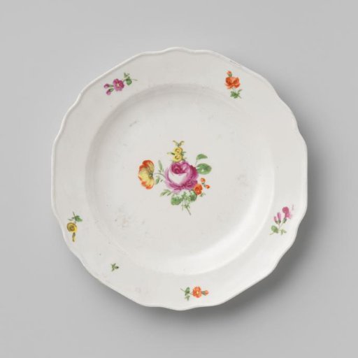 Plate with a bouquet and flower sprays