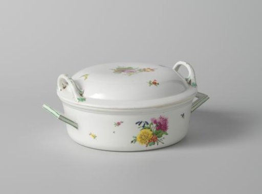 Tureen with bouquets and flower sprays