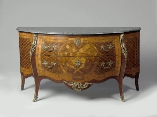 Chest of drawers with two drawers and a door on the sides. Marquetry decoration with diamonds, rosettes and braiding, and in the center two doves, floral work, arch, torch and quiver.