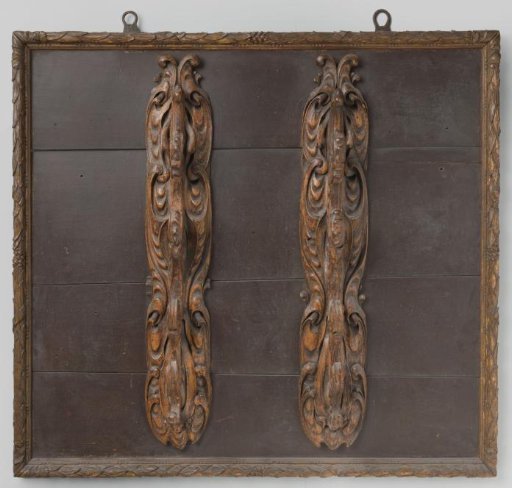 Gun rack with pierced decoration in Louis XVI style.