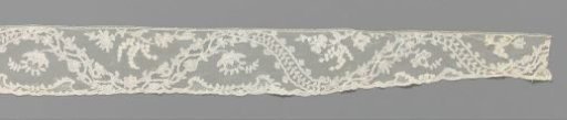 Engageante of Bobbin Lace with Wavy Decorative Band and Rocailles