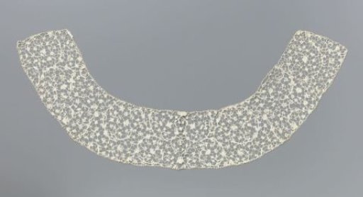 Berthe of needle lace with spiral vines