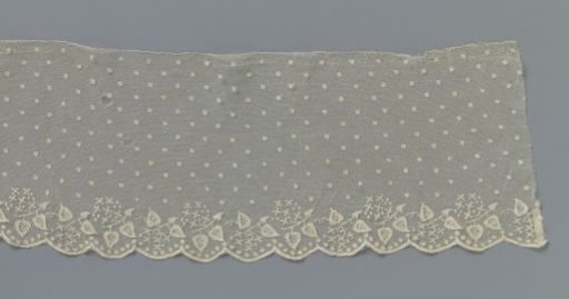 Strip of bobbin lace with large round motifs and border pattern with heart-shaped leaves and snowballs