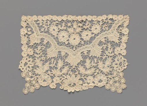 Tail of a necktie of bobbin lace with a wide V-shaped cartouche with a zigzag line and rosette flowers