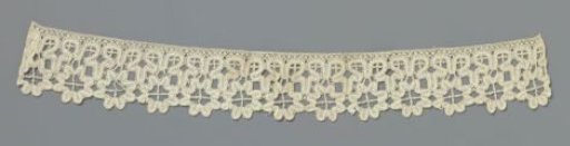 Strip bobbin lace with a sequence of eight-lobed rosette flowers
