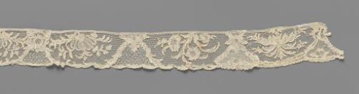 Needle lace strip with symmetrical composition of bell-shaped panels formed by acanthus leaves and large flowers