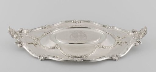 Terrine op onderschotel met lepel