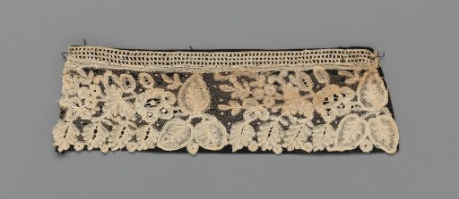 Cuff of mixed lace with heart-shaped leaves interspersed with clusters of roses or berries