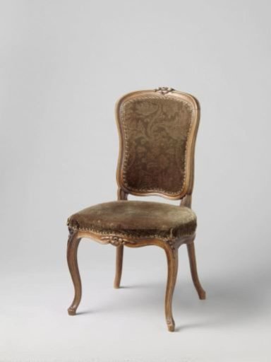 Chair with obliquely placed S-shaped legs on hoof feet