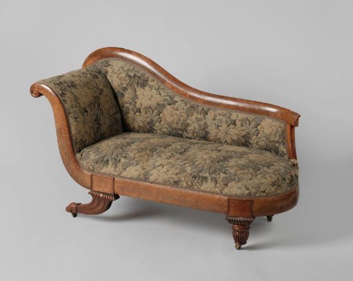 Bank upholstered in gobelin and resting on two conical and two horn-shaped legs on a claw, with wheels underneath.