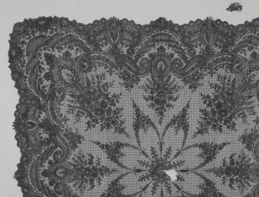 Shawl of black bobbin lace with an eight-pointed rosette in the centre and a border with gridded octagons and S-scrolls