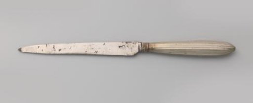 Knife with a pointed, longitudinally fluted handle