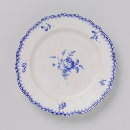 Plate with a bouquet and flowers