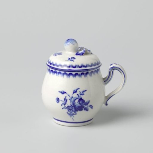 Cover of a cup (pot de crème) with flower sprays