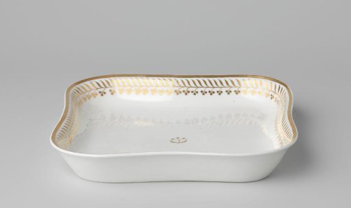 Dish with stylized floral scrolls
