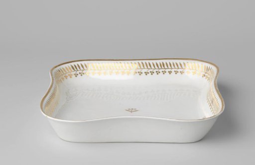 Dish with stylized floral scrolls