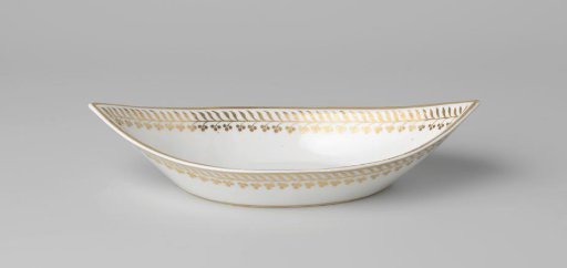 Dish with stylized floral scrolls