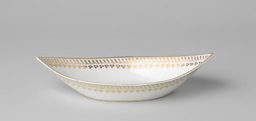 Dish with stylized floral scrolls