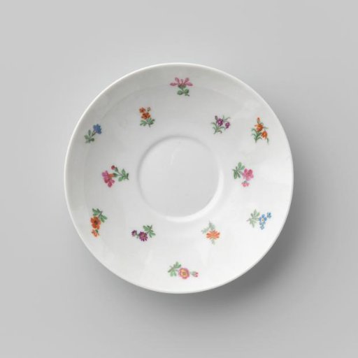 Saucer with flowers