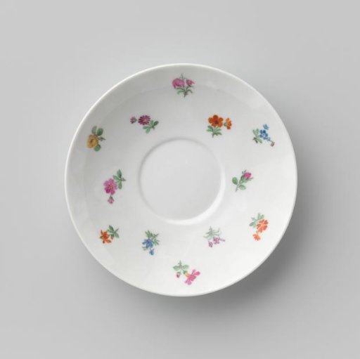 Saucer with flowers