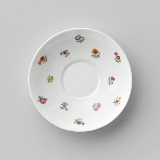 Saucer with flowers