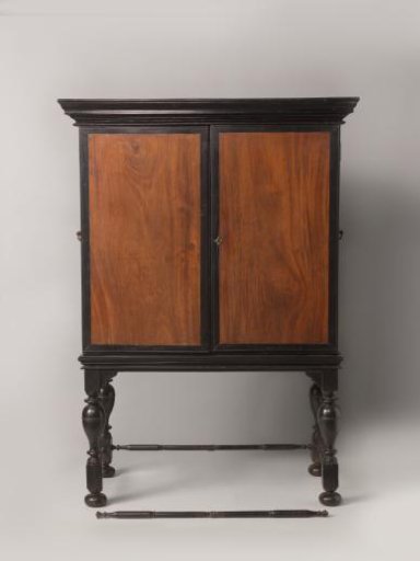 Cabinet formerly belonging to Governor Iman Willem Falck