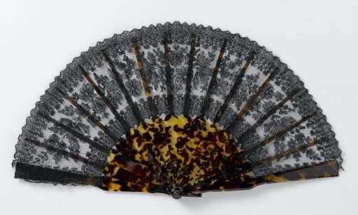 Folding fan with a leaf of Chantilly lace on a mount of imitation tortoiseshell