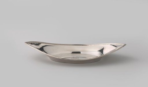 Dish, Spit Oval, with the Clifford Family Coat of Arms
