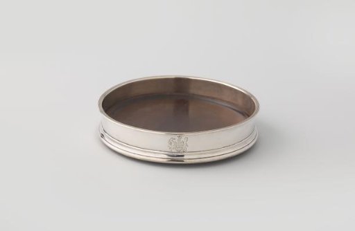 Bottle stand with the Clifford family coat of arms