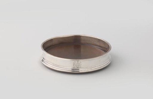 Bottle stand with the Clifford family coat of arms