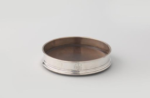 Bottle stand with the Clifford family coat of arms