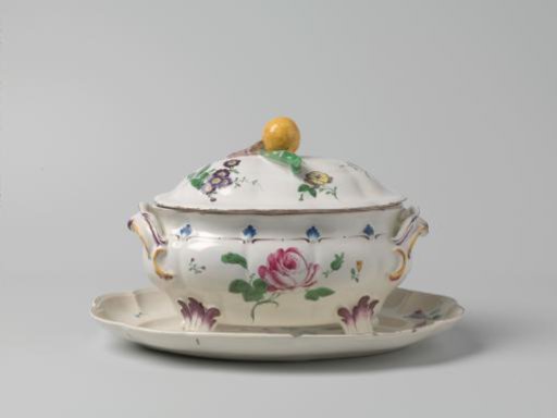 Underplate for a tureen with lid