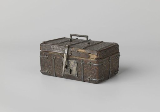Chest of wood, covered with brown leather with vine ornament on punched ground and a St. Andrew's cross with half quatrefoils. Silver strapwork; handle with inscription: GEDENKET