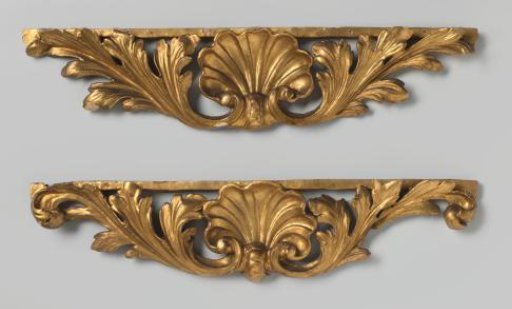 Two lines of carved and gilded lime wood