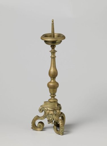Candelabrum with foot in scrollwork style