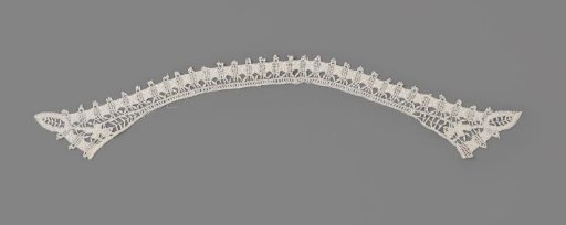 Collar of Cluny lace