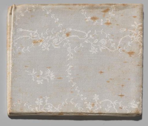 Tablecloth with flowers and garlands