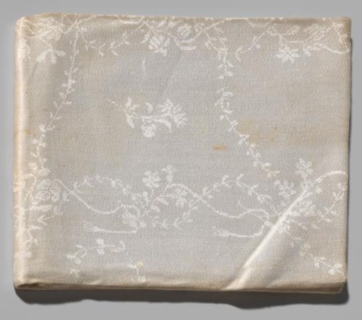 Tablecloth with flowers and garlands