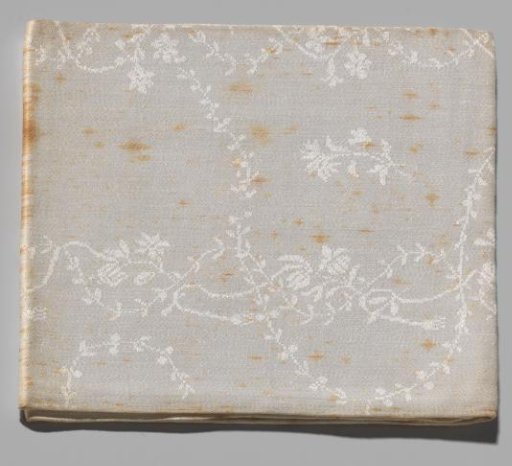Napkin with flowers and garlands